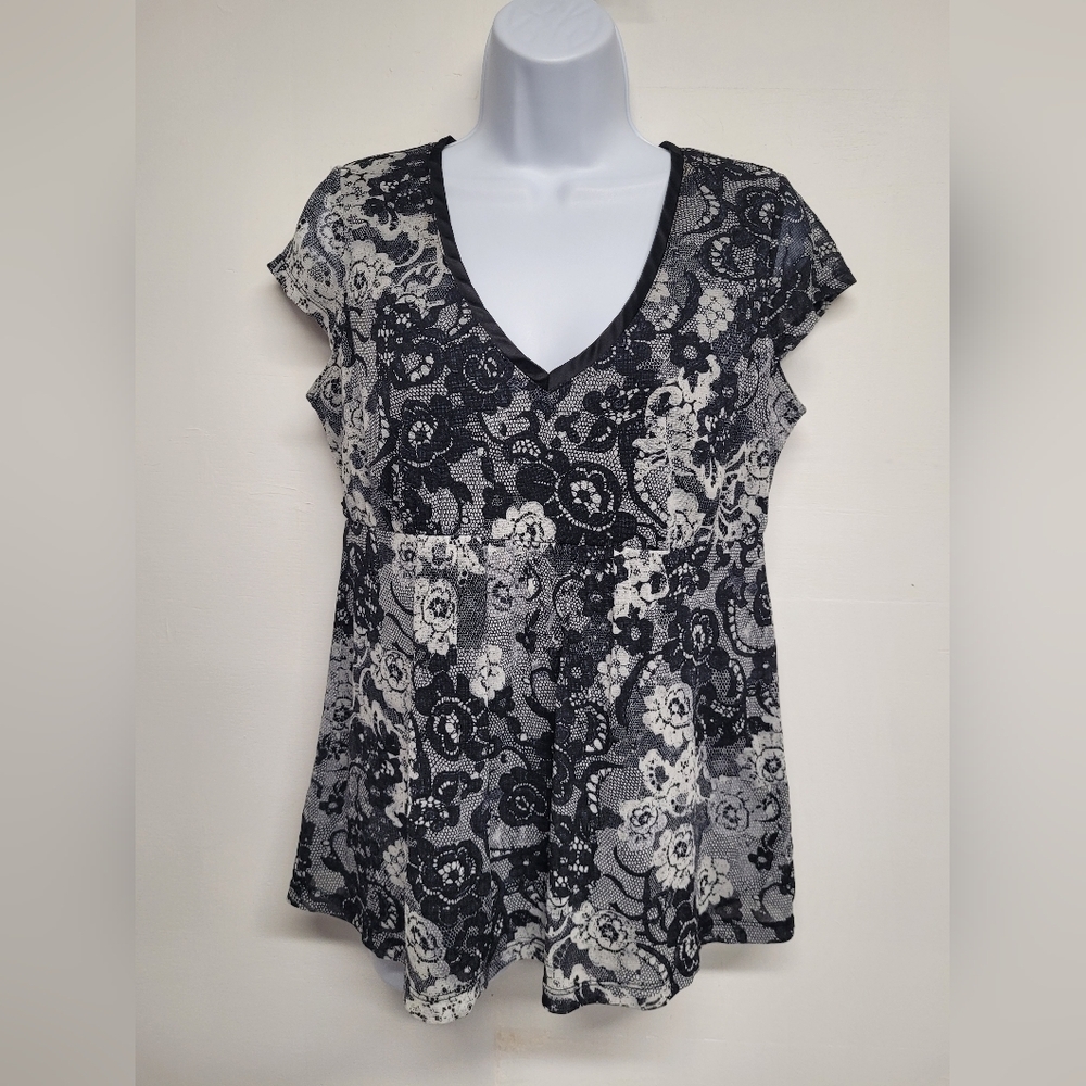 New York & Company M Top Lace Print Fully Lined Cap Sleeve